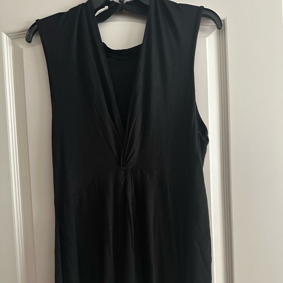 Andree by Unit Black V Neck Tank Keyhole Back Size Medium EUC - Picture 1 of 3